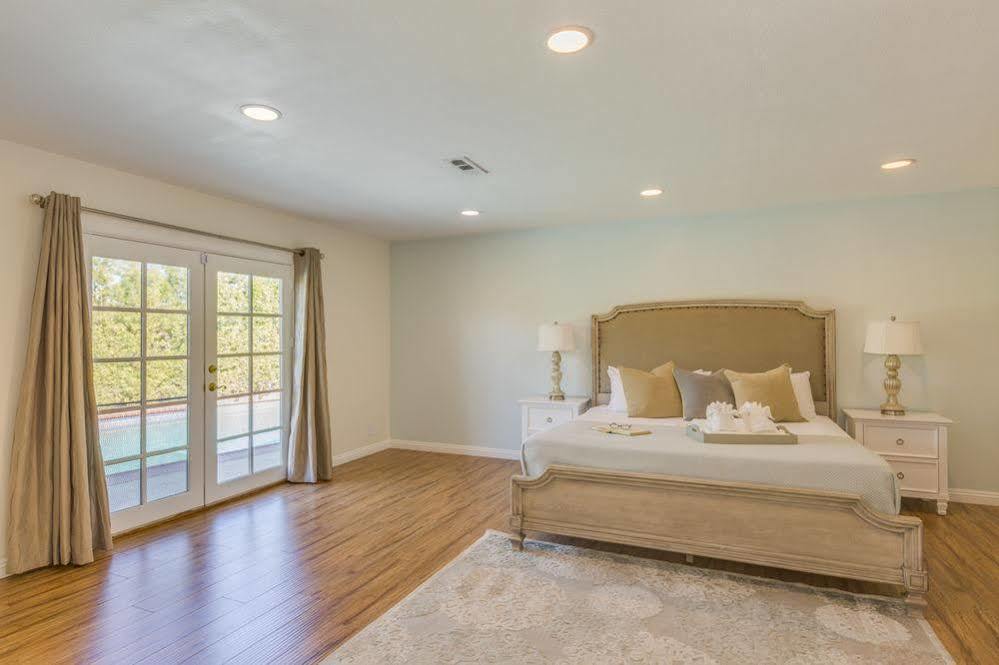 Oshkosh Luxurious Escape Daire Anaheim Dış mekan fotoğraf
