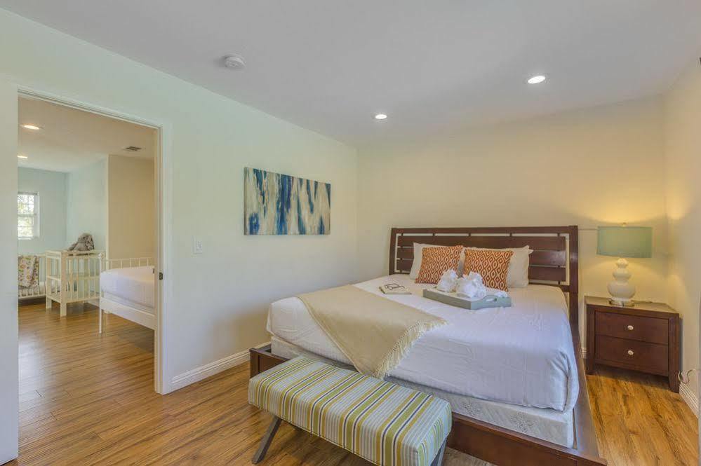 Oshkosh Luxurious Escape Daire Anaheim Dış mekan fotoğraf