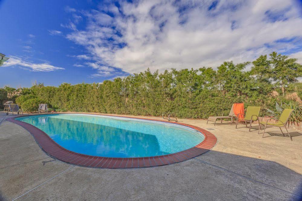 Oshkosh Luxurious Escape Daire Anaheim Dış mekan fotoğraf